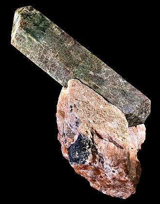 330px-Apatite_Canada