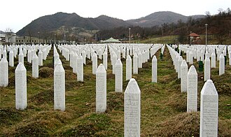 330px-Srebrenica_massacre_memorial_gravestones_2009_1