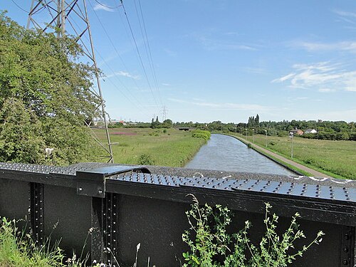 500px-Abbot27s_Meads_from_the_bridge_C2A9_Tim_Evans